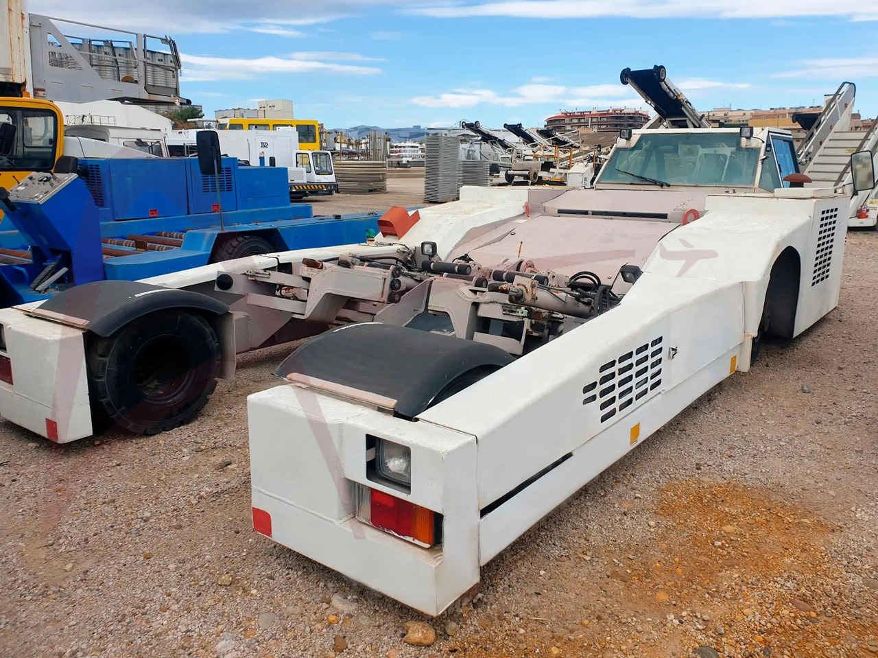 FMC PTS 3-R - Tracteur d'avions: photos 2 FMC PTS 3-R - Tracteur d'avions: photos 2