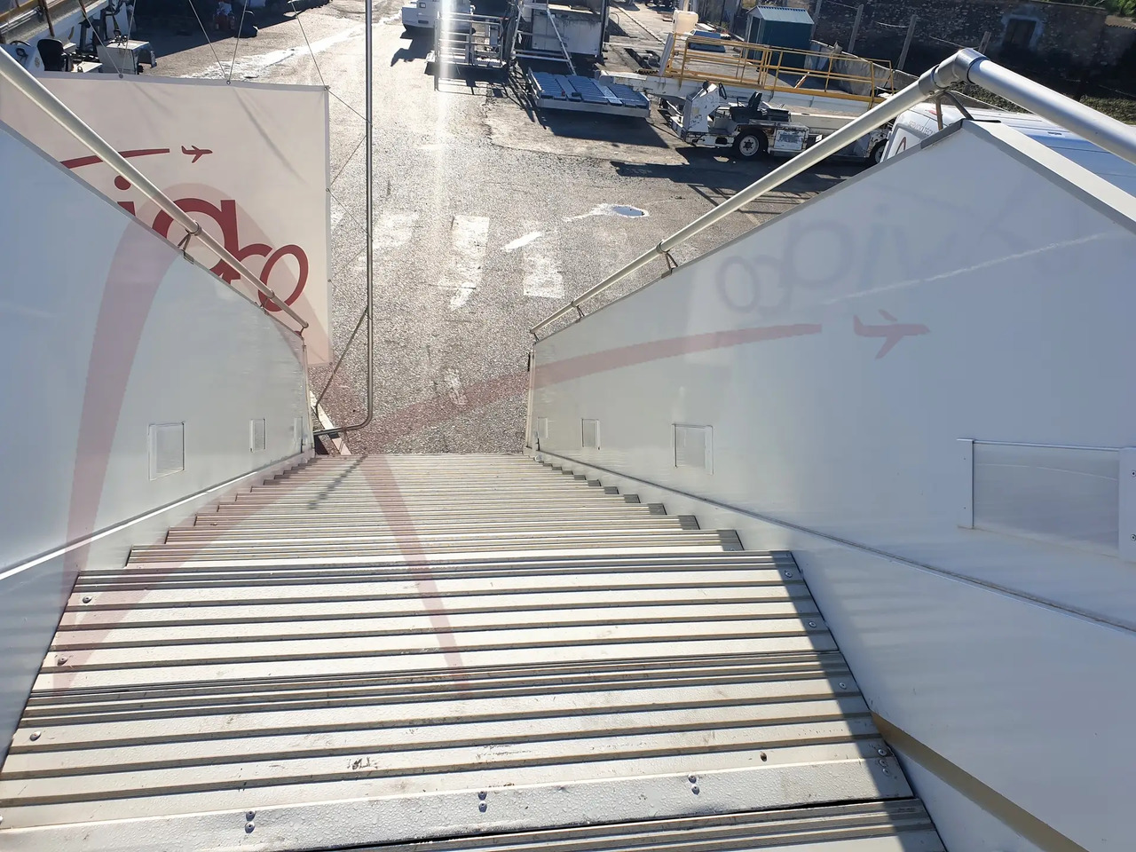 TLD ABS-580 - Escalier d'embarquement: photos 4 TLD ABS-580 - Escalier d'embarquement: photos 4