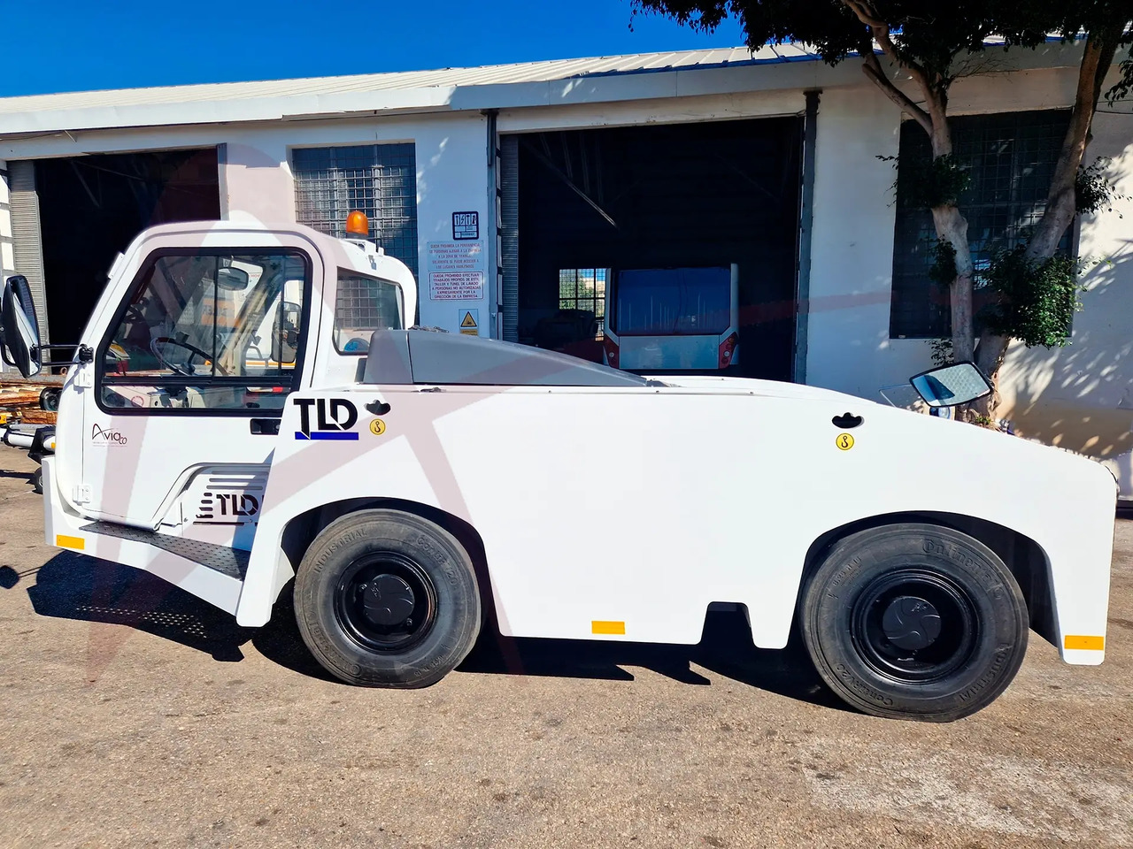 TLD TMX-150/15 - Tracteur d'avions: photos 3 TLD TMX-150/15 - Tracteur d'avions: photos 3