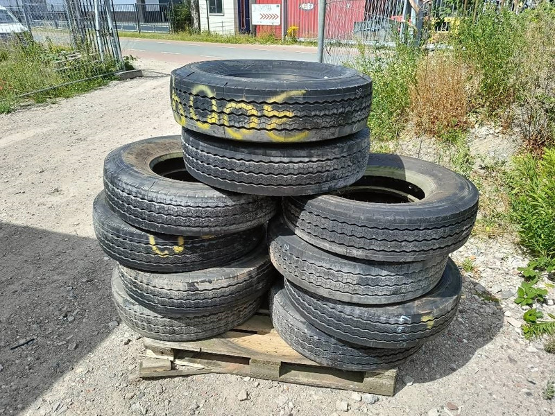 Banden landbouwbanden michelin dunlop 9.5R17.5 + 2 - Pneus et jantes pour Engins de chantier: photos 2 Banden landbouwbanden michelin dunlop 9.5R17.5 + 2 - Pneus et jantes pour Engins de chantier: photos 2