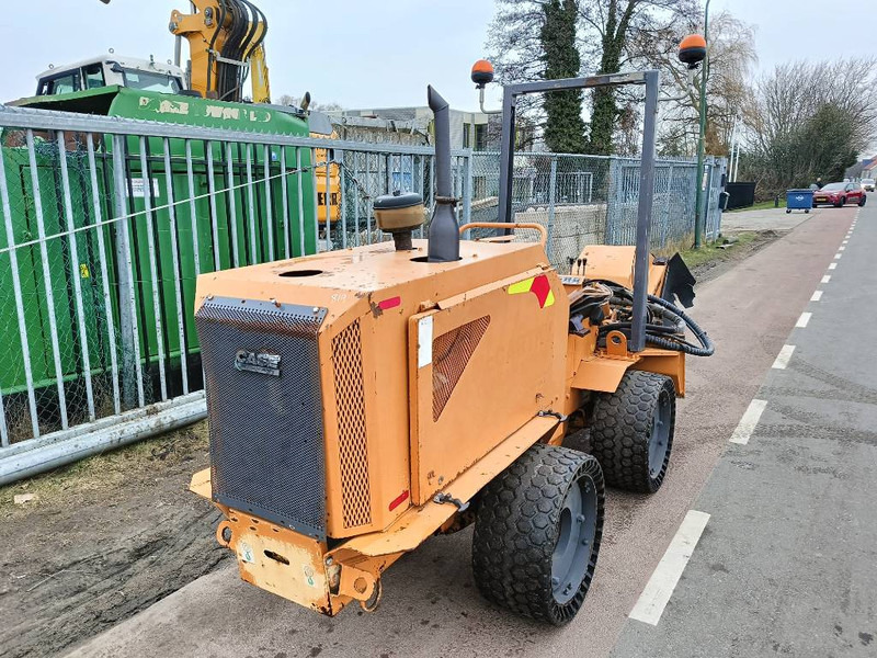 Case Maxi-Sneaker Maxi C c220 top cutter wheel paver - Trancheuse: photos 4 Case Maxi-Sneaker Maxi C c220 top cutter wheel paver - Trancheuse: photos 4