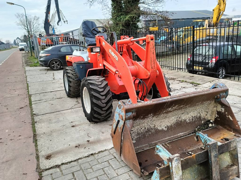 Kubota R 520 shovel wiellader loader lader met bak/vorken - Chargeuse sur pneus: photos 4 Kubota R 520 shovel wiellader loader lader met bak/vorken - Chargeuse sur pneus: photos 4