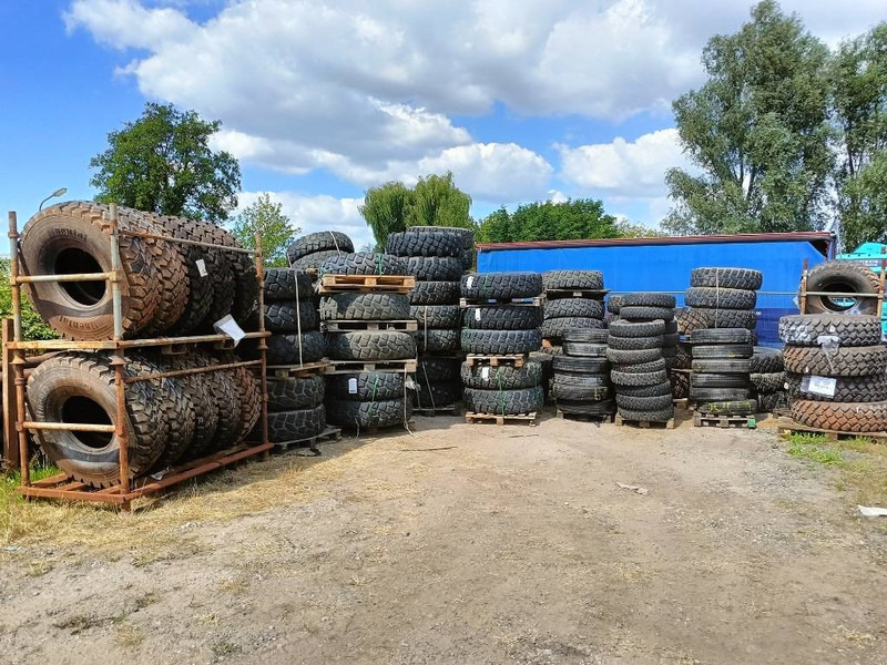 Michelin 12.00R20 , 14.00R20, 335/80R20 , 395/85R2 365/80R2 - Pneus et jantes pour Engins de chantier: photos 1 Michelin 12.00R20 , 14.00R20, 335/80R20 , 395/85R2 365/80R2 - Pneus et jantes pour Engins de chantier: photos 1