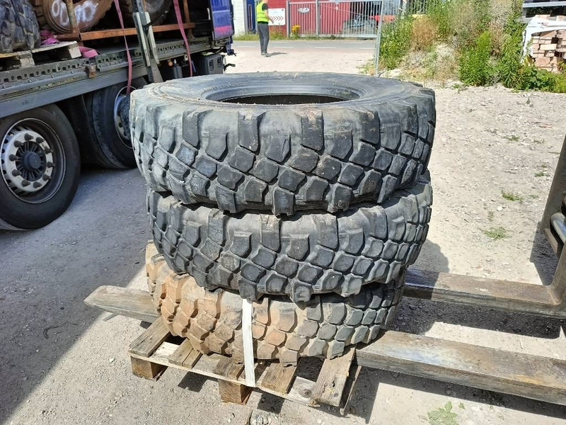 Michelin continental band 13R22.5 , 315/80R22.5 , 13R22,5 l - Pneus et jantes pour Engins de chantier: photos 2 Michelin continental band 13R22.5 , 315/80R22.5 , 13R22,5 l - Pneus et jantes pour Engins de chantier: photos 2