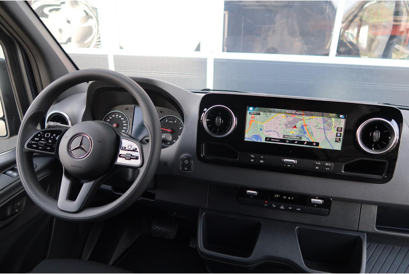 Mercedes-Benz Sprinter 317 CDI L2H2 RWD BPM VRIJ/ AUT/ 3.5T/ LED/ CAMERA/ MBUX/ CRUISE/ CLIMA - Fourgon utilitaire: photos 5 Mercedes-Benz Sprinter 317 CDI L2H2 RWD BPM VRIJ/ AUT/ 3.5T/ LED/ CAMERA/ MBUX/ CRUISE/ CLIMA - Fourgon utilitaire: photos 5