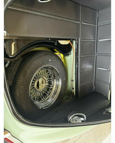 Voiture JAGUAR E-Type 4.2 Litre Series 1.5 FHC makellos!...: photos 15