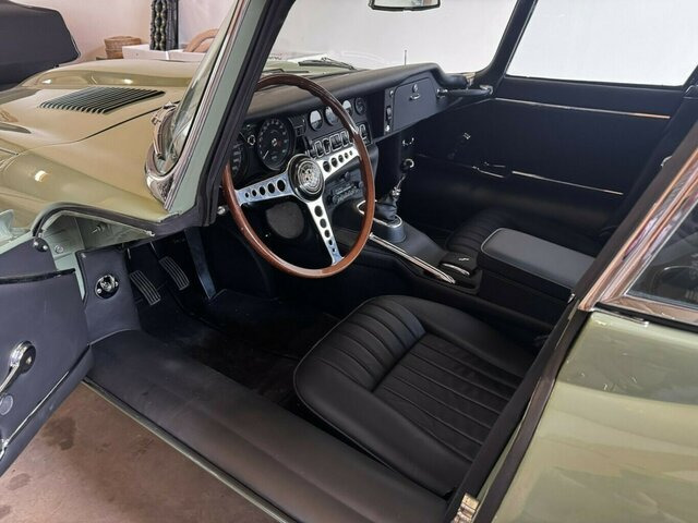 Voiture JAGUAR E-Type 4.2 Litre Series 1.5 FHC makellos!...: photos 8