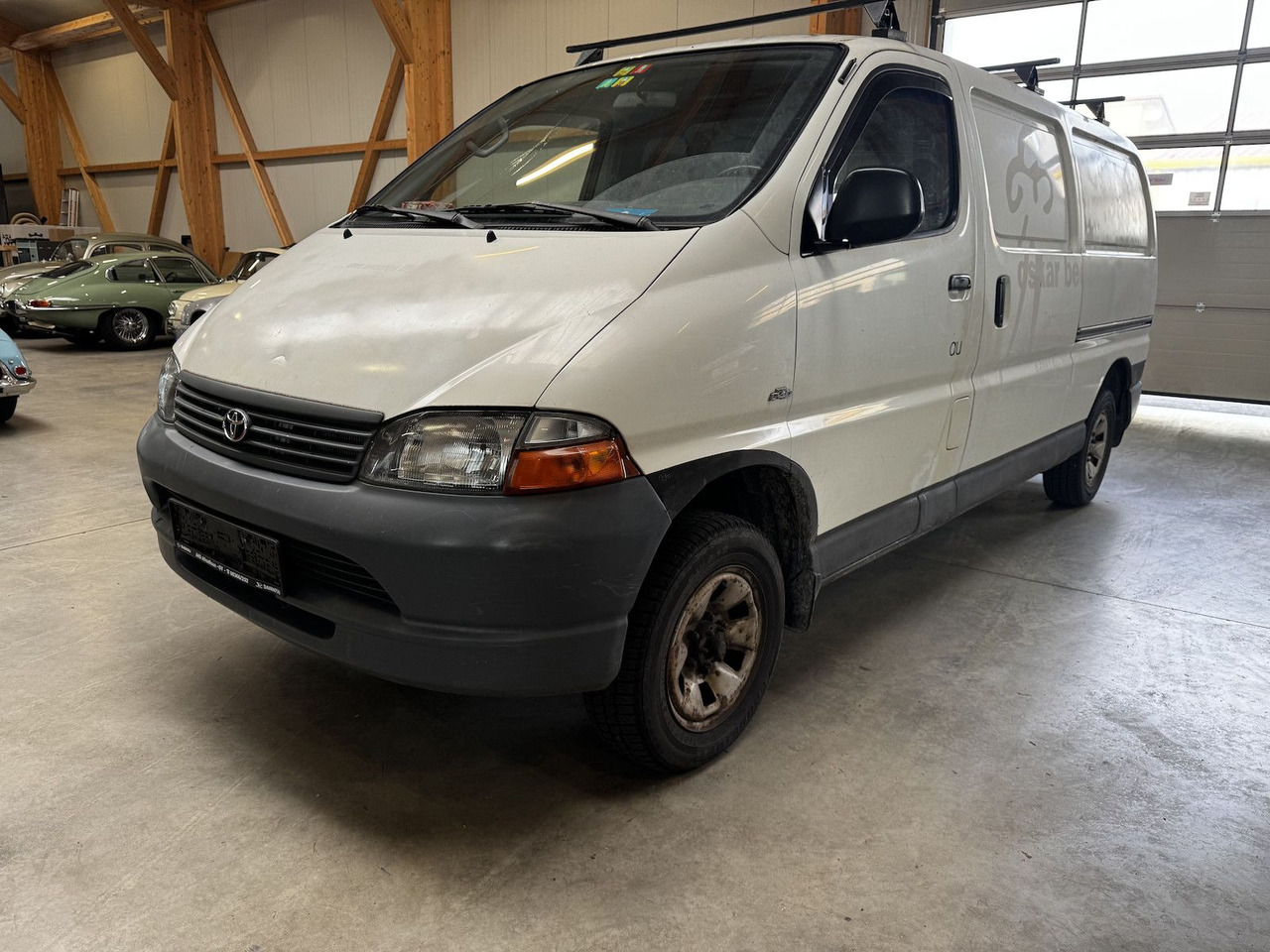 Toyota Hiace 2.5TD D4-D Kasten lang 4WD 4x4 - Voiture break: photos 3 Toyota Hiace 2.5TD D4-D Kasten lang 4WD 4x4 - Voiture break: photos 3