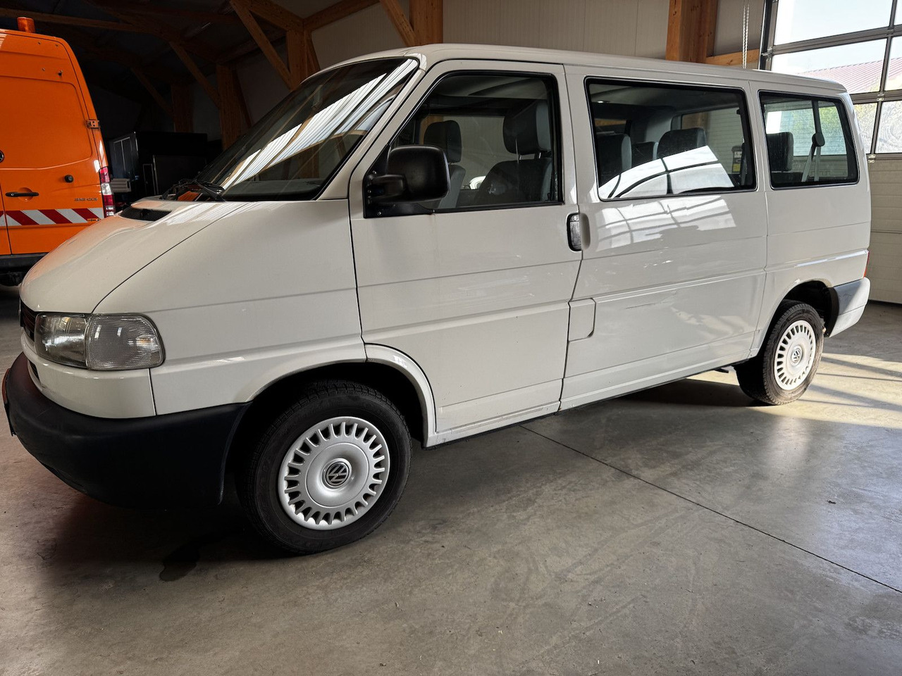 Volkswagen T4 Caravelle 2.5 TDI Syncro Sperre 1. Hand! - Voiture break: photos 2 Volkswagen T4 Caravelle 2.5 TDI Syncro Sperre 1. Hand! - Voiture break: photos 2
