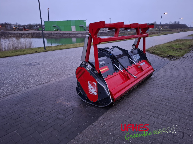 Seppi Midiforst DT 250 - Dessoucheuse: photos 2 Seppi Midiforst DT 250 - Dessoucheuse: photos 2