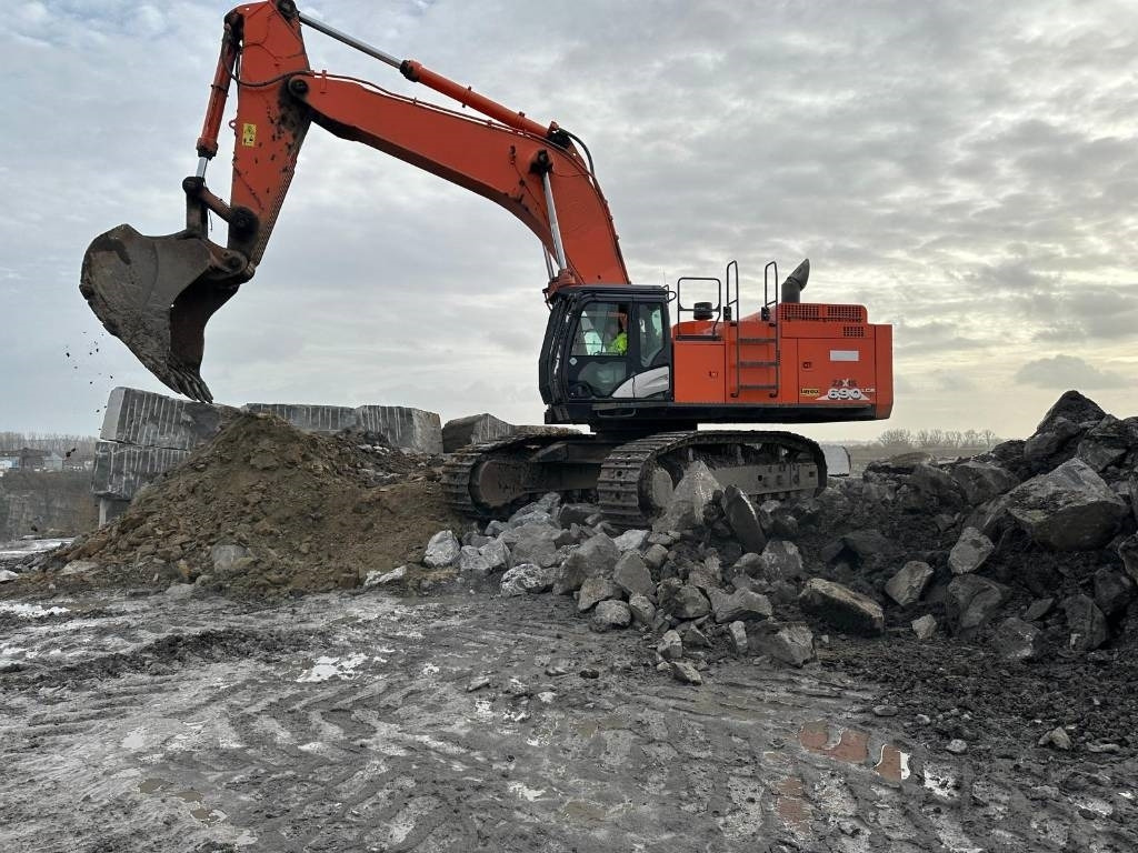 Hitachi ZX 690 LC H-6 - Pelle sur chenille: photos 1 Hitachi ZX 690 LC H-6 - Pelle sur chenille: photos 1