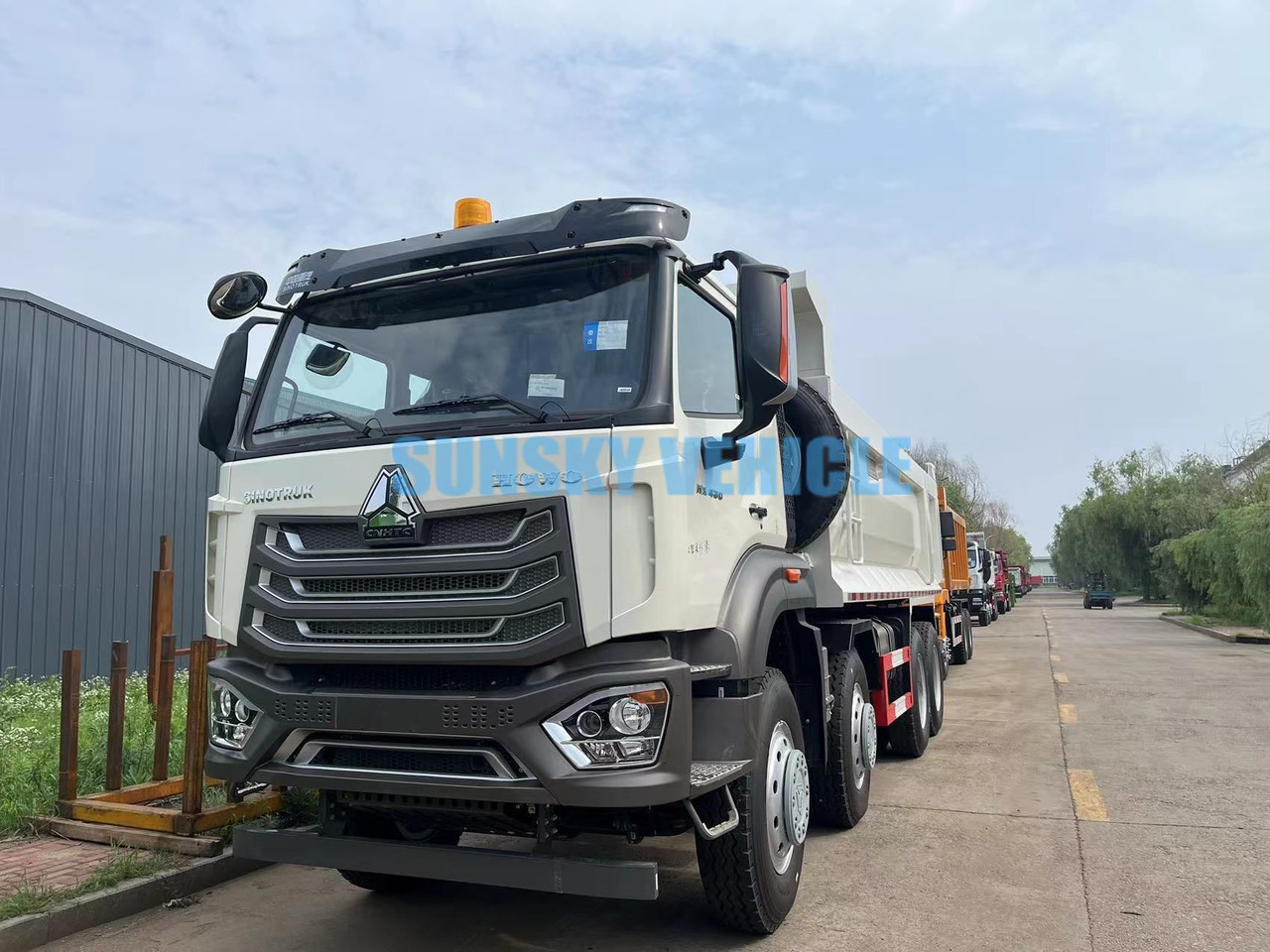 HOWO 8X4 dump truck - Camion benne: photos 3 HOWO 8X4 dump truck - Camion benne: photos 3