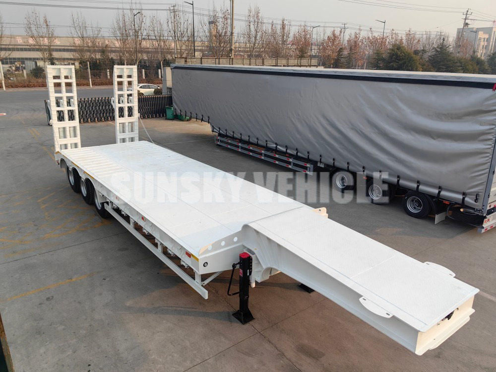 SUNSKY 3 Axle 40 Tons gooseneck lowbed trailer - Semi-remorque surbaissé: photos 1 SUNSKY 3 Axle 40 Tons gooseneck lowbed trailer - Semi-remorque surbaissé: photos 1