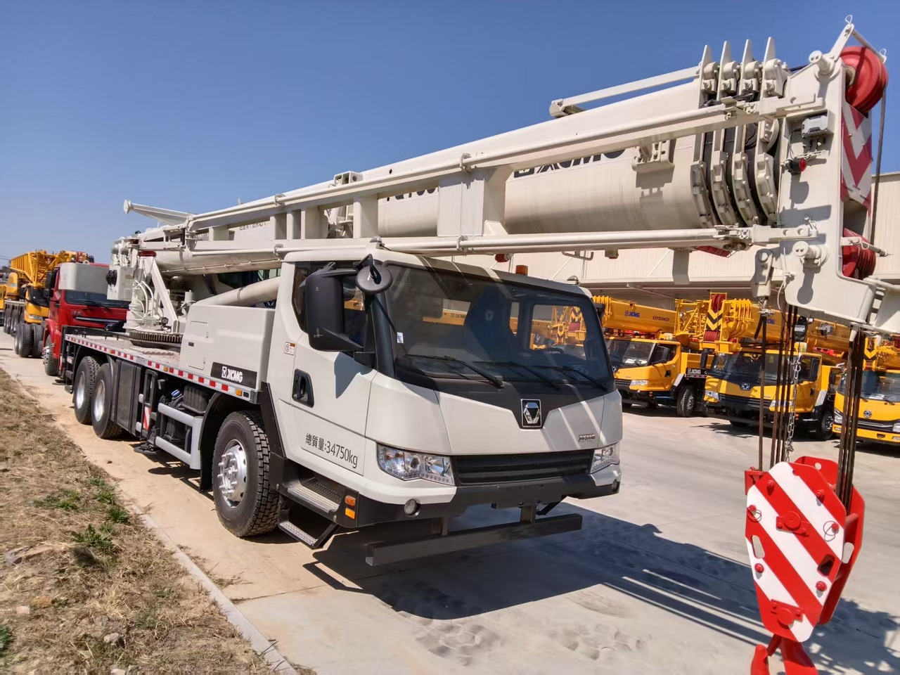 XCMG Official Construction Mini Mobile Crane QY30_TW 30 ton Used Small Hydraulic Crane Price - Grue mobile: photos 3 XCMG Official Construction Mini Mobile Crane QY30_TW 30 ton Used Small Hydraulic Crane Price - Grue mobile: photos 3