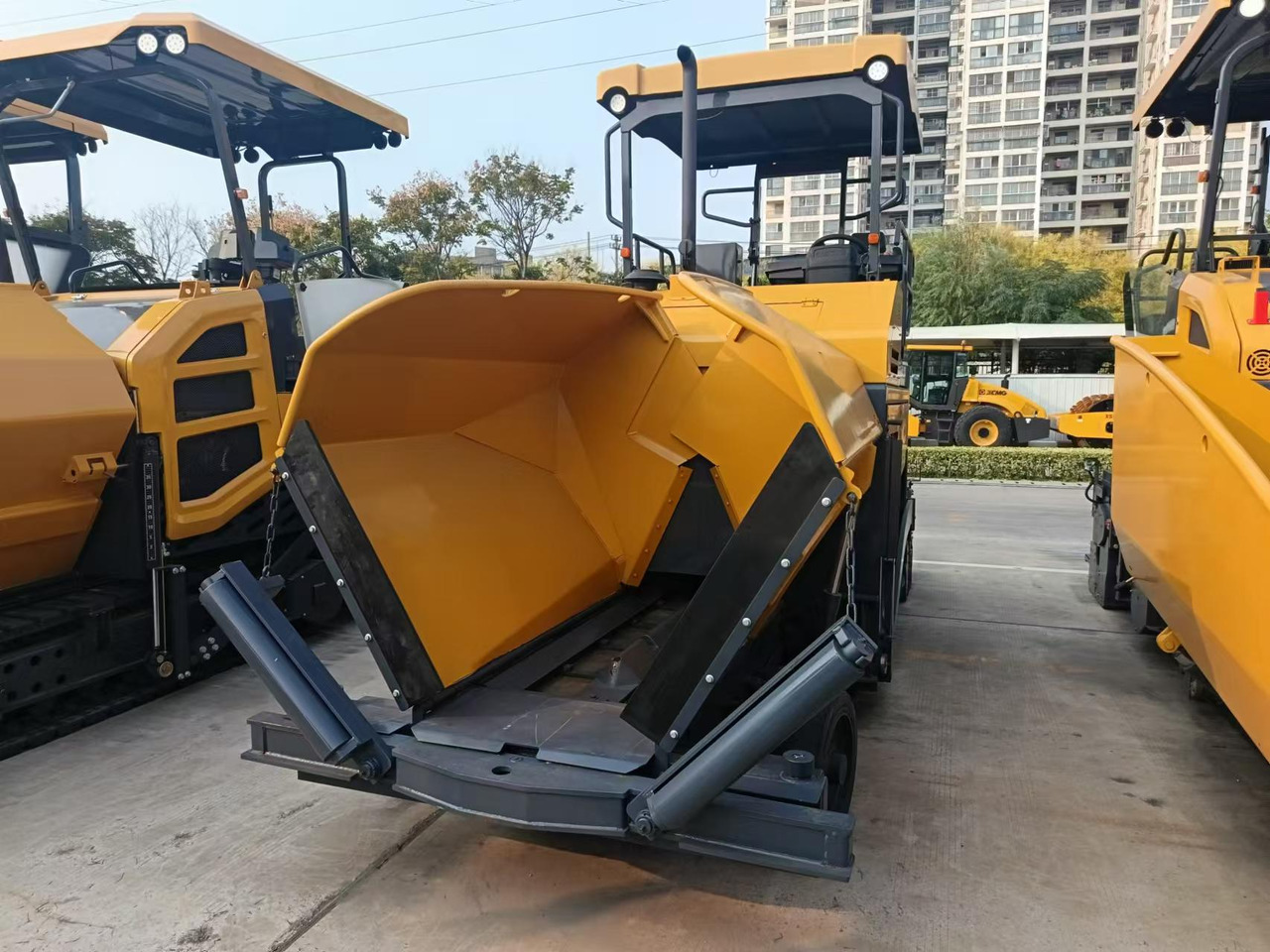 XCMG Official Road Machinery Used Asphalt Paver RP453L 3.4m Small Asphalt Paver Price - Finisseur: photos 5 XCMG Official Road Machinery Used Asphalt Paver RP453L 3.4m Small Asphalt Paver Price - Finisseur: photos 5