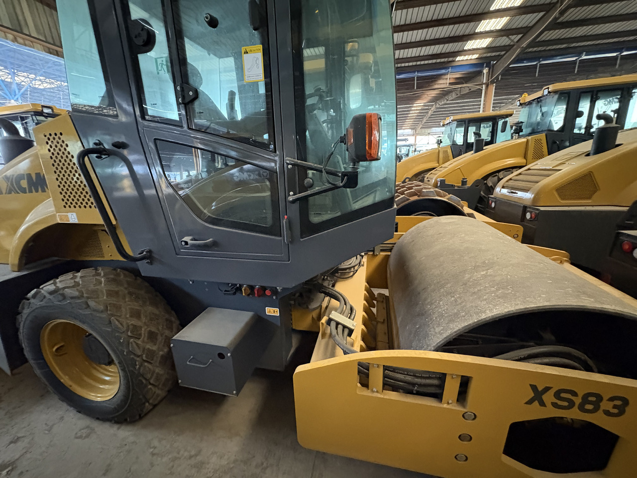 XCMG Used XS83 8 ton small single drum compactor road roller with diesel engine - Rouleau compresseur: photos 3 XCMG Used XS83 8 ton small single drum compactor road roller with diesel engine - Rouleau compresseur: photos 3