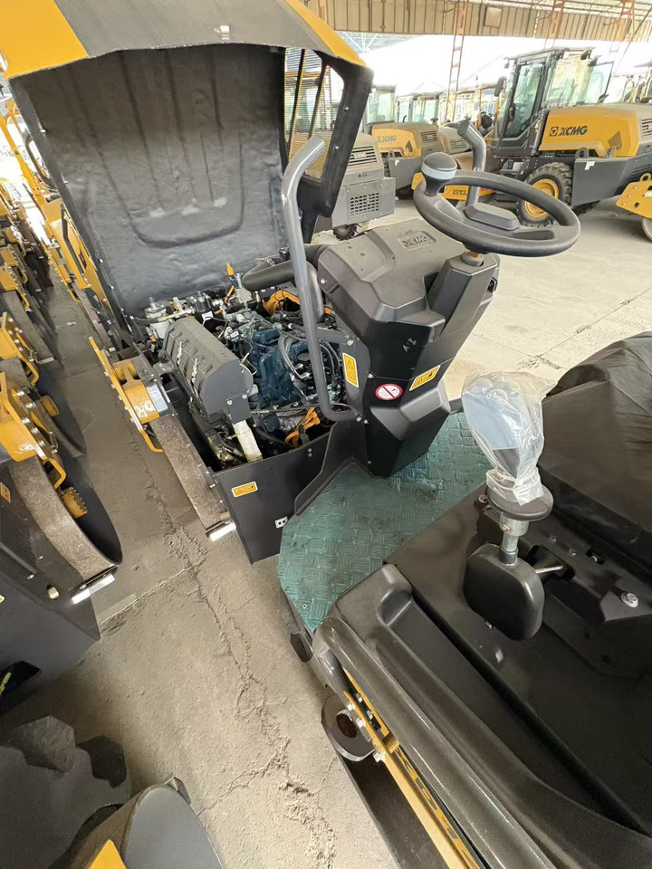 XCMG XD140VT 4ton small Light Diesel Vibratory Road Roller - Mini compacteur: photos 4 XCMG XD140VT 4ton small Light Diesel Vibratory Road Roller - Mini compacteur: photos 4