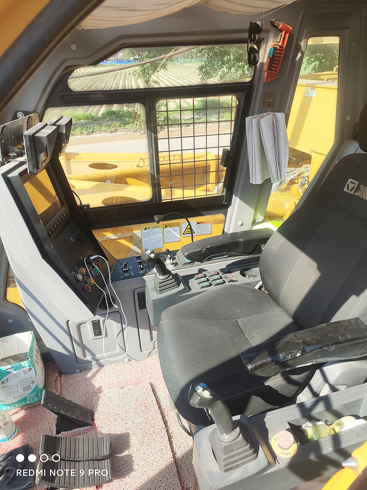 XCMG XGC200 200 tons hydraulic boom used crawler crane 2019 with good condition - Grue sur chenilles: photos 4 XCMG XGC200 200 tons hydraulic boom used crawler crane 2019 with good condition - Grue sur chenilles: photos 4