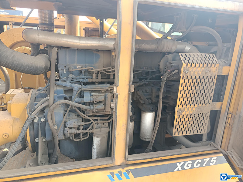 XCMG XGC75 small used 75ton crwler crane mobile with with Main Boom 58m - Grue sur chenilles: photos 4 XCMG XGC75 small used 75ton crwler crane mobile with with Main Boom 58m - Grue sur chenilles: photos 4