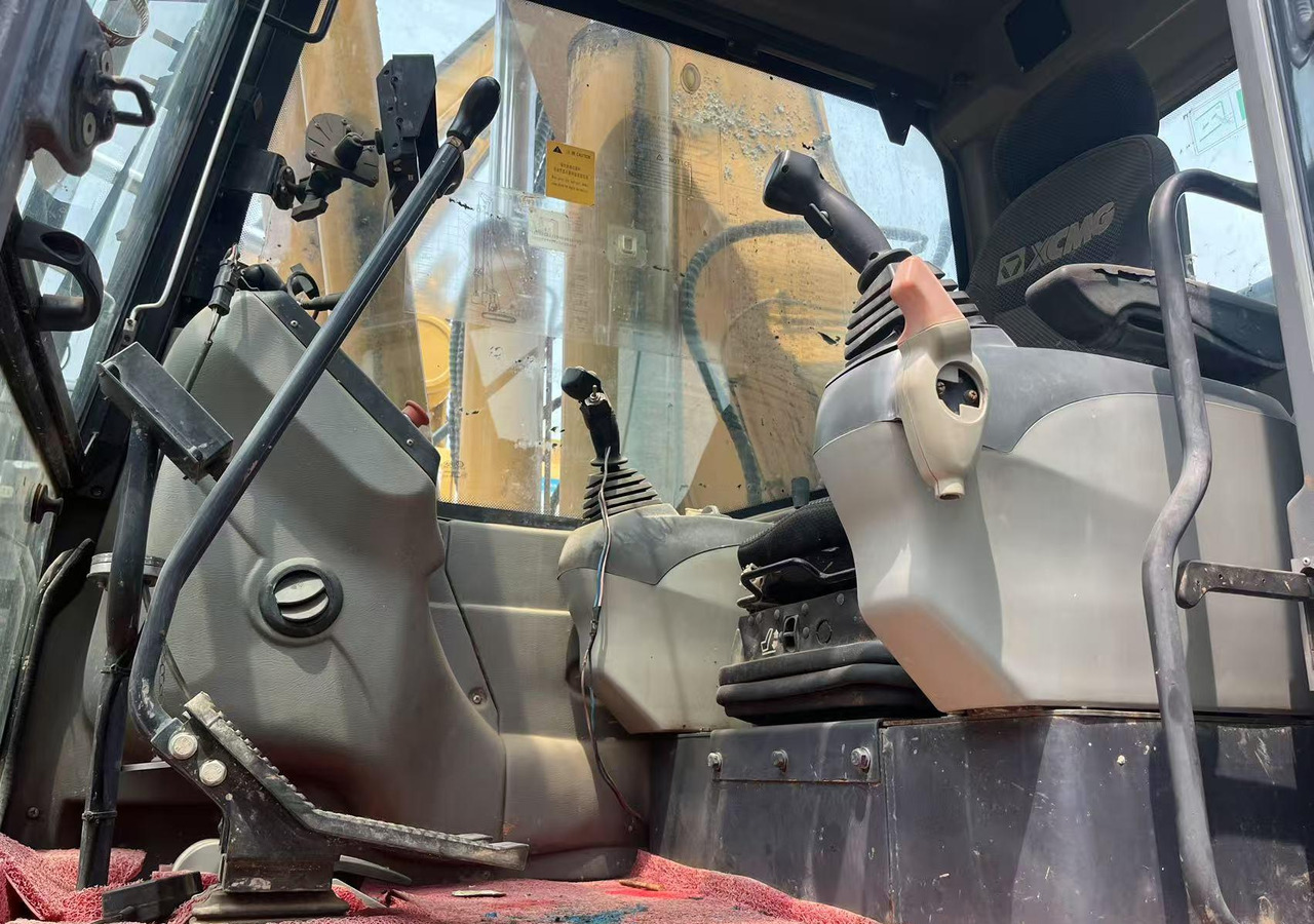 XCMG XR220D mobile crawler rotary drilling rig 25m - Foreuse: photos 3 XCMG XR220D mobile crawler rotary drilling rig 25m - Foreuse: photos 3