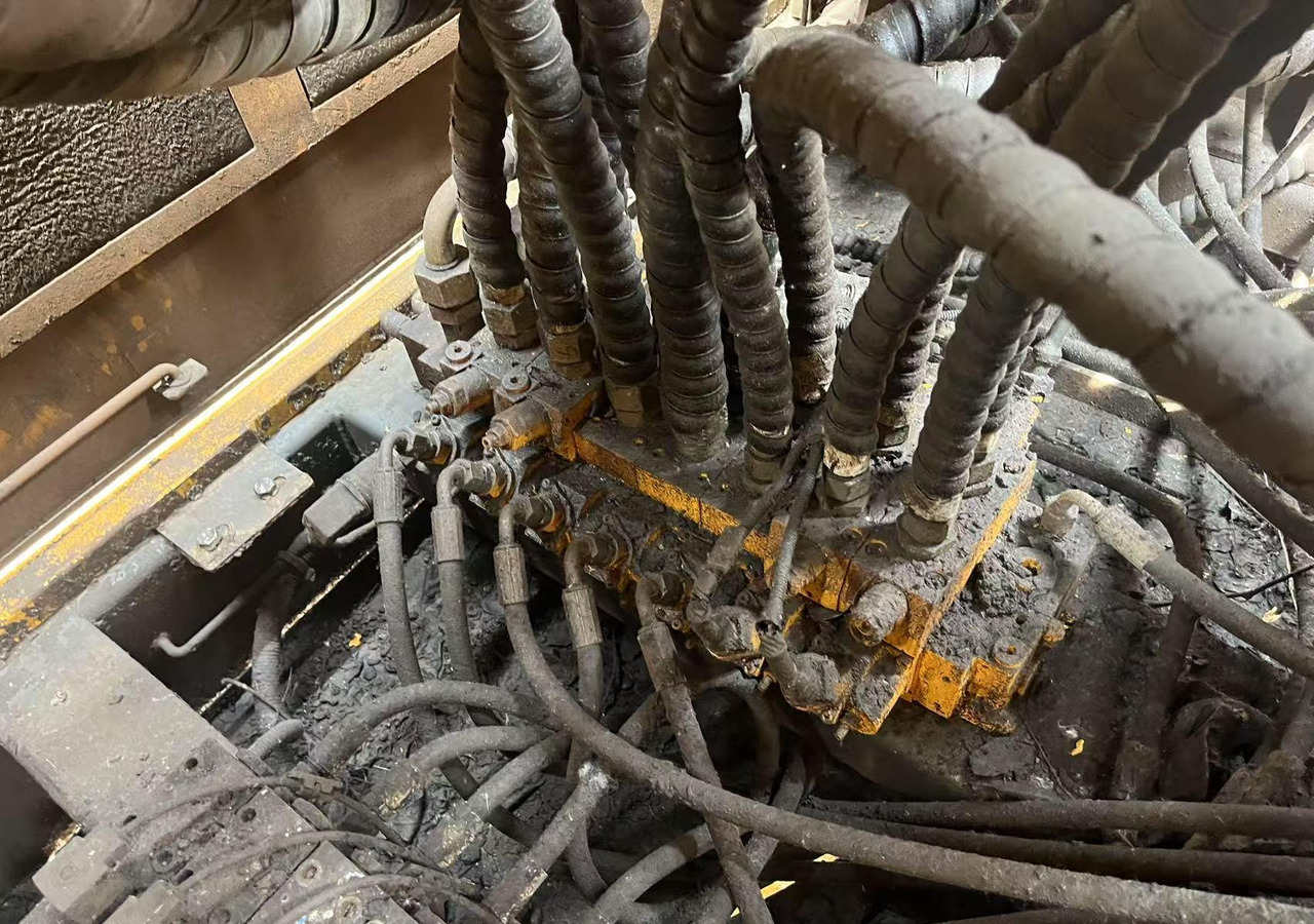 XCMG XR220D mobile crawler rotary drilling rig 25m - Foreuse: photos 2 XCMG XR220D mobile crawler rotary drilling rig 25m - Foreuse: photos 2