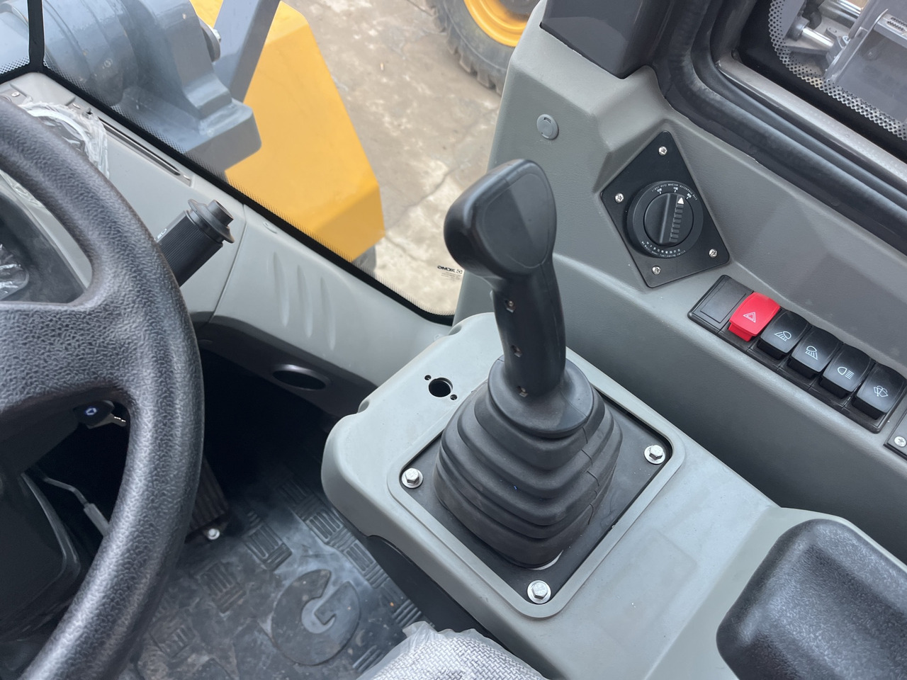 XCMG hot sale 5ton used wheel loader Zl50gv price - Chargeuse sur pneus: photos 4 XCMG hot sale 5ton used wheel loader Zl50gv price - Chargeuse sur pneus: photos 4