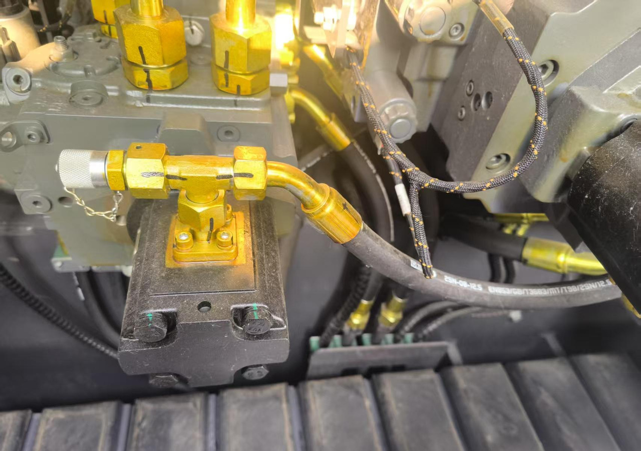 XCMG official used asphalt paver RP905IV Concrete machine - Finisseur: photos 3 XCMG official used asphalt paver RP905IV Concrete machine - Finisseur: photos 3