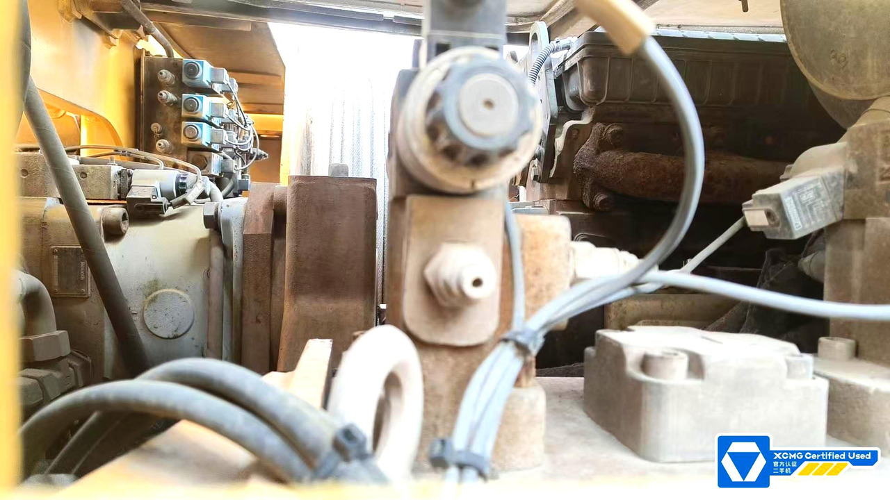 Grue tout-terrain XCMG second hand large ton all terrain crane 650 ton QAY650: photos 6 Grue tout-terrain XCMG second hand large ton all terrain crane 650 ton QAY650: photos 6