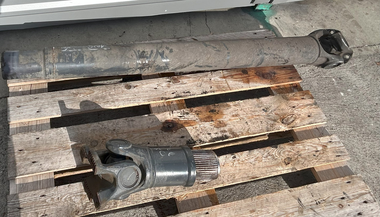 DAF CF EURO 6 440 DRIVE SHAFT LENGTH 1640 MM - Arbre à cardan: photos 2 DAF CF EURO 6 440 DRIVE SHAFT LENGTH 1640 MM - Arbre à cardan: photos 2