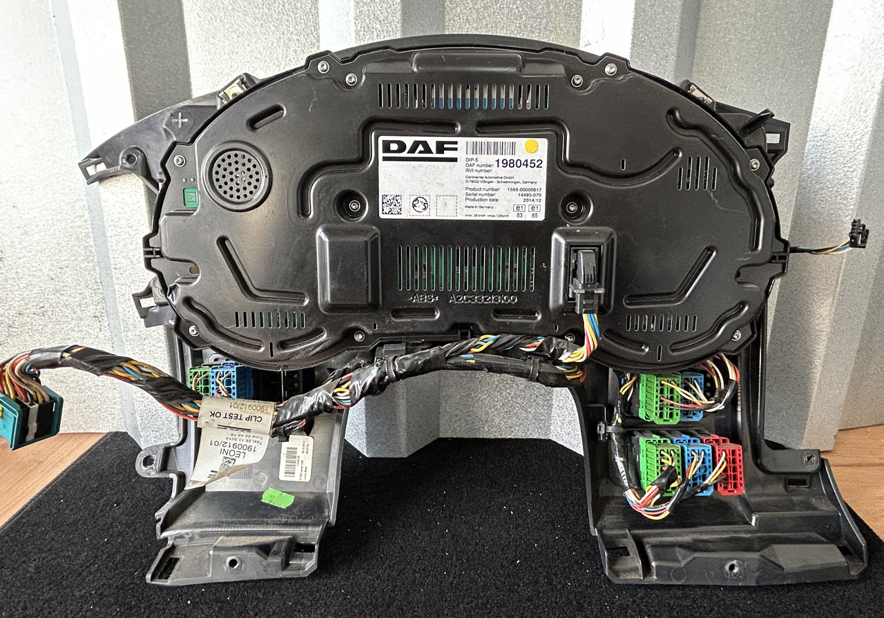 DAF COUNTER CLOCK + HARNESS + CONSOLE DAF XF 106 1980452 + 1900912 + 1951834 - Panel de instrumentos: photos 2 DAF COUNTER CLOCK + HARNESS + CONSOLE DAF XF 106 1980452 + 1900912 + 1951834 - Panel de instrumentos: photos 2