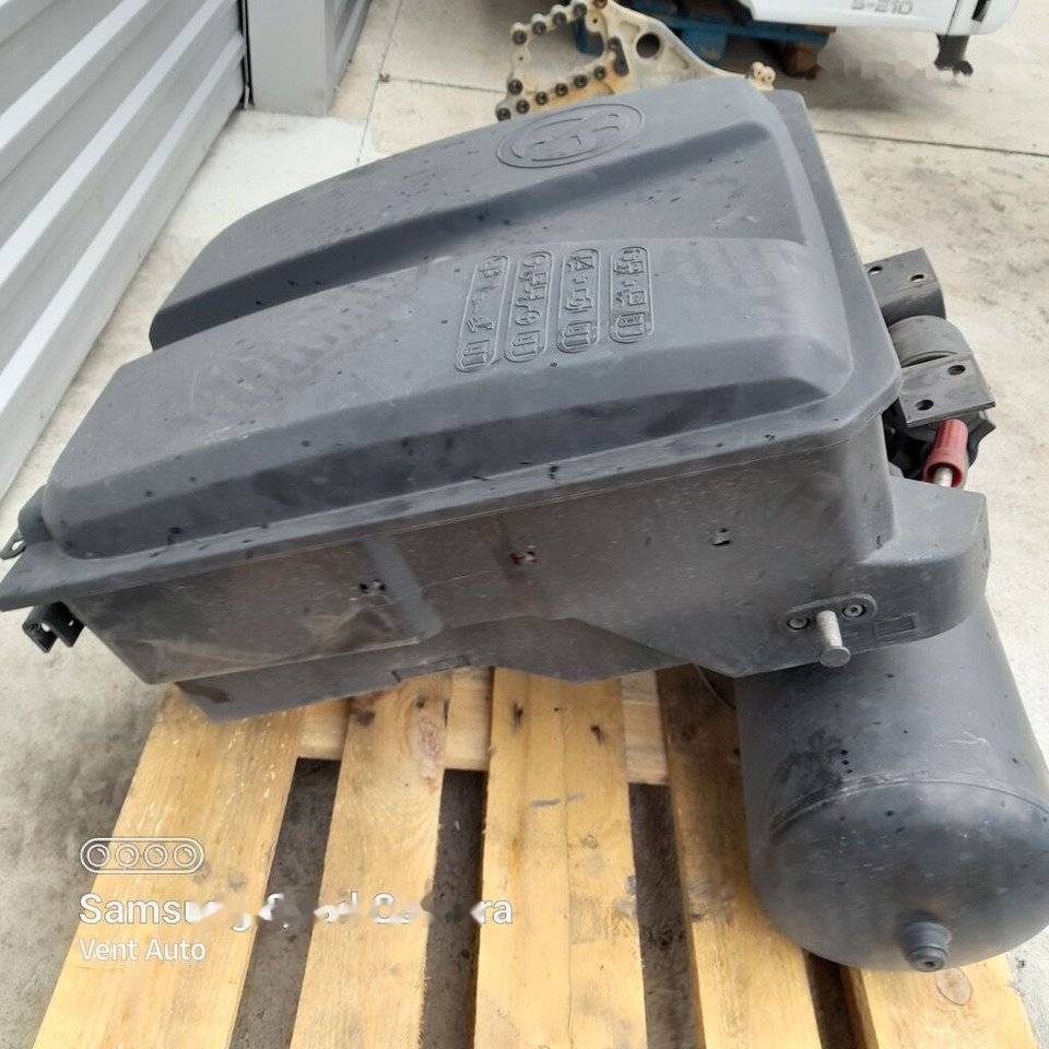 DAF XF 106 1901818 DAF 1901818 truck - Accumulateur pour Camion: photos 1 DAF XF 106 1901818 DAF 1901818 truck - Accumulateur pour Camion: photos 1