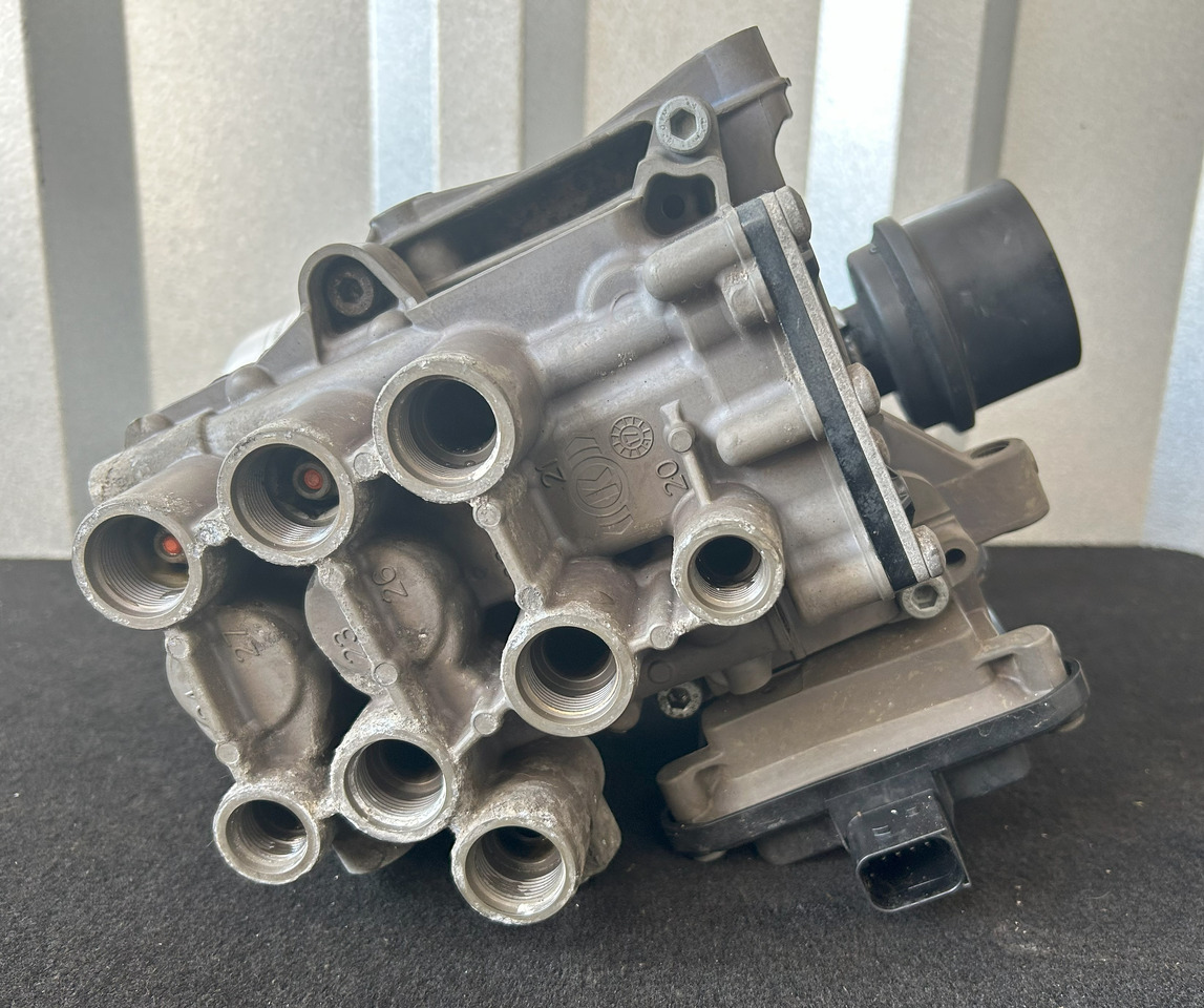 DAF XF 106 480 APU KIT ZEL2100 2027747 ( ELA1000 + AE6000) - Valve de frein: photos 4 DAF XF 106 480 APU KIT ZEL2100 2027747 ( ELA1000 + AE6000) - Valve de frein: photos 4