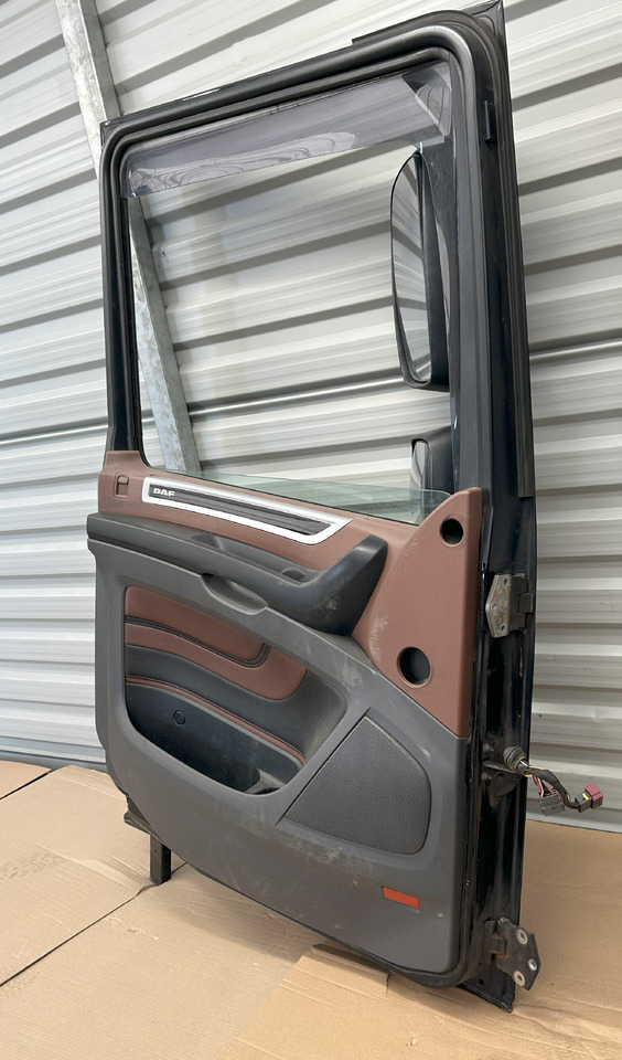 DAF XF 106 DOOR LEFT WITH MIRROR - Portière et pièces: photos 5 DAF XF 106 DOOR LEFT WITH MIRROR - Portière et pièces: photos 5