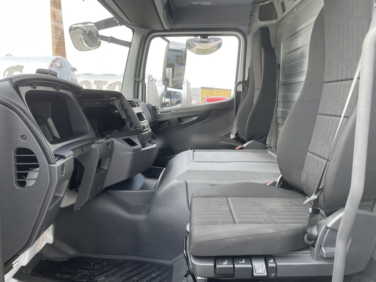 Cabine pour Camion neuf FRONT BUMPER COMPLETE EXTRA COST 800EU Mercedes-Benz ATEGO S-cab ClassicSpace, 2.30 m 2023   Mercedes-Benz ATEGO truck: photos 6