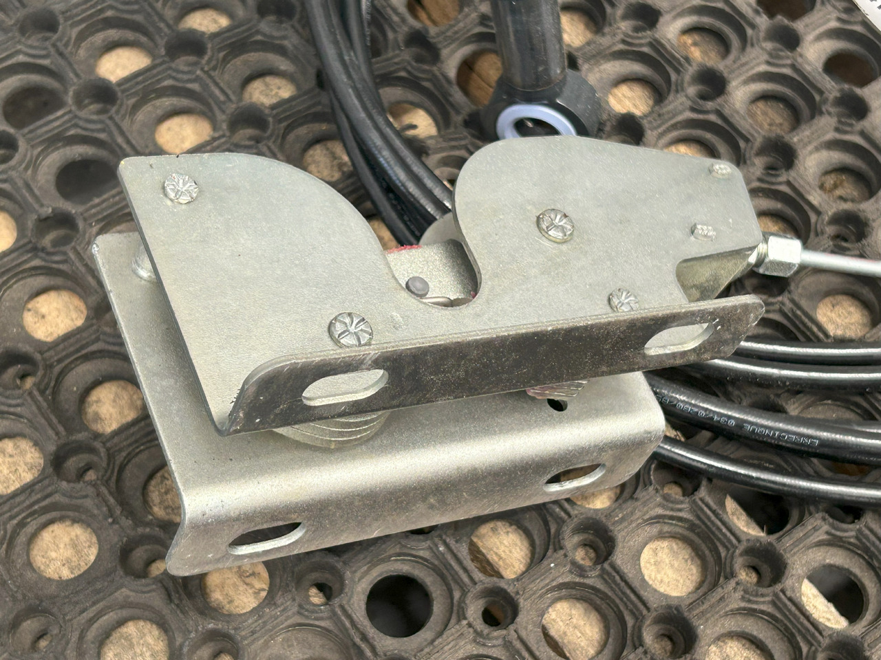 Vérin hydraulique neuf IVECO EUROCARGO 75E MLC CABIN LIFTING KIT: photos 10