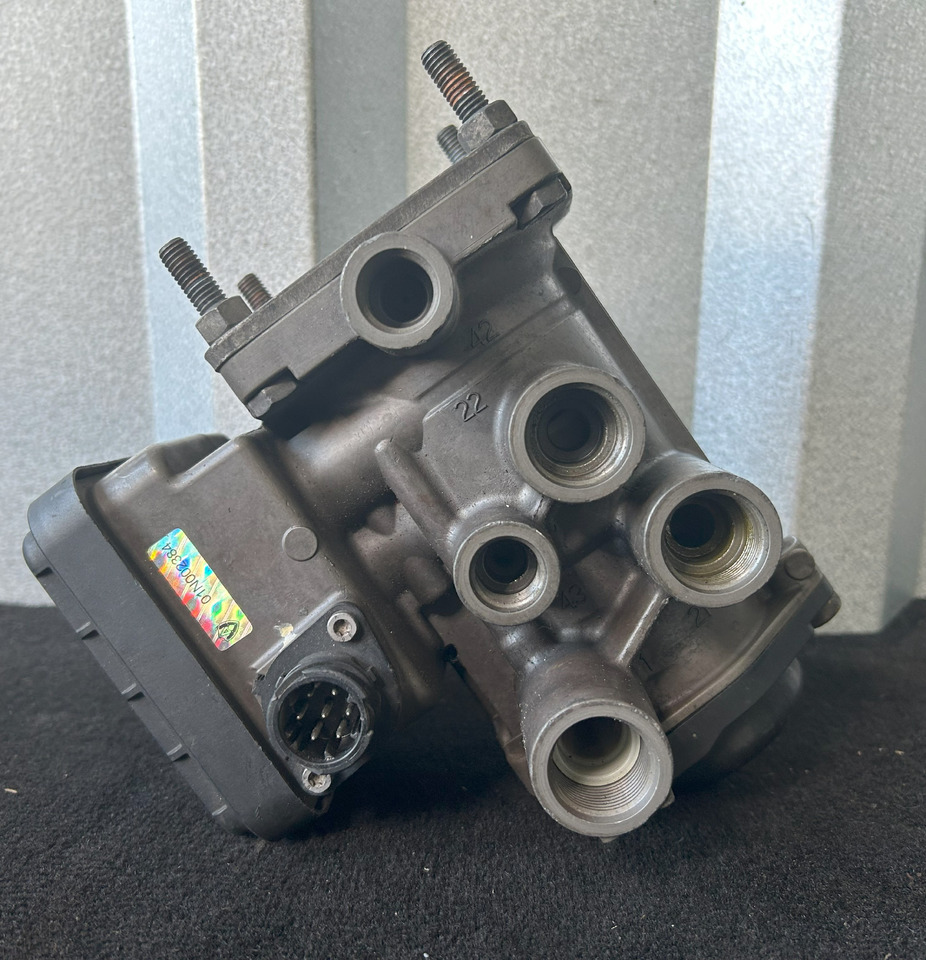 KNORR-BREMSE TRAILER EBS CONTROL VALVE / EUROPE / VOLVO - Valve de frein: photos 1 KNORR-BREMSE TRAILER EBS CONTROL VALVE / EUROPE / VOLVO - Valve de frein: photos 1