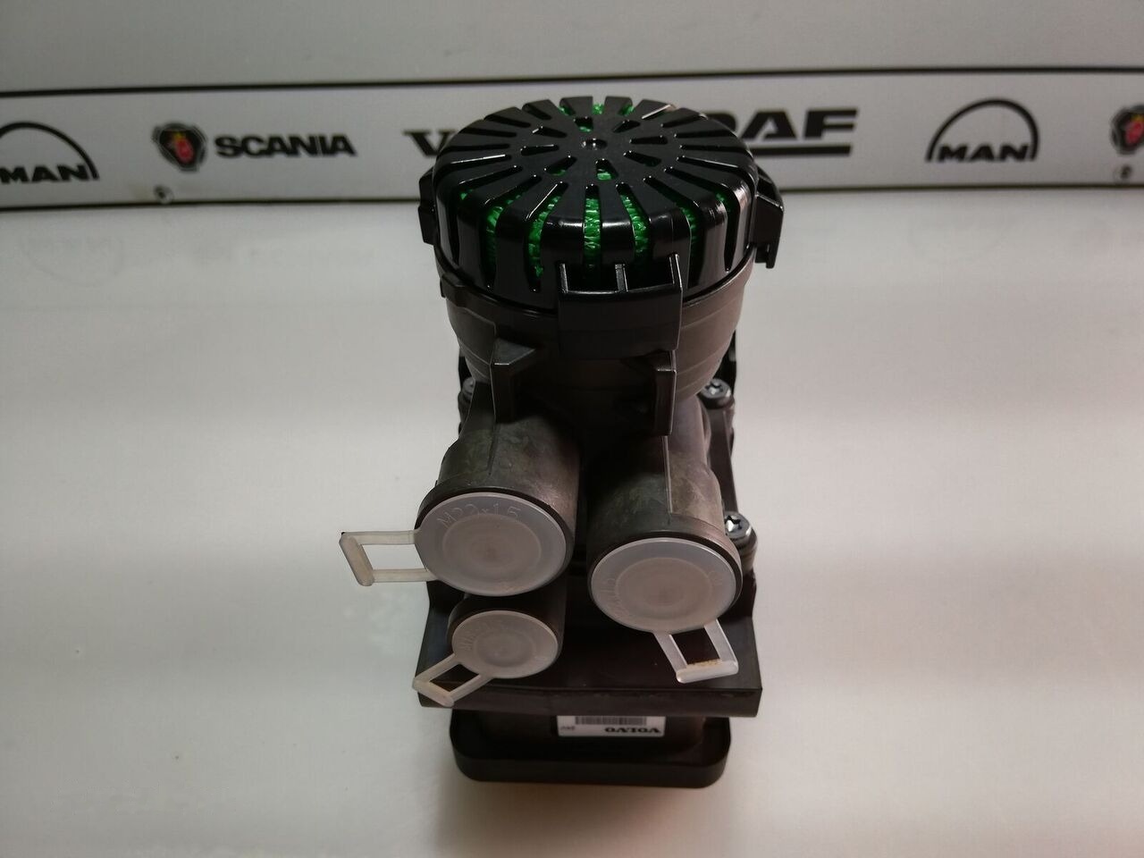 Knorr-Bremse VOLVO FH 21114974 K029246 Volvo FH truck - Valve de frein pour Camion: photos 2 Knorr-Bremse VOLVO FH 21114974 K029246 Volvo FH truck - Valve de frein pour Camion: photos 2