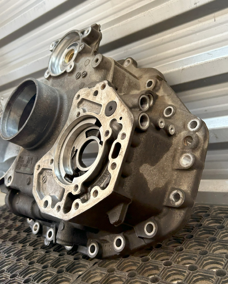 MERCEDES-BENZ AROCS MP4 GEARBOX REAR COVER G330-12 - Boîte de vitesse et pièces: photos 4 MERCEDES-BENZ AROCS MP4 GEARBOX REAR COVER G330-12 - Boîte de vitesse et pièces: photos 4