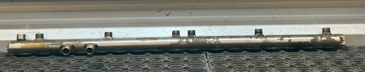 MERCEDES-BENZ Commonrail pressure pipe ACTROS MP4 - Système de carburant pour Camion: photos 1 MERCEDES-BENZ Commonrail pressure pipe ACTROS MP4 - Système de carburant pour Camion: photos 1