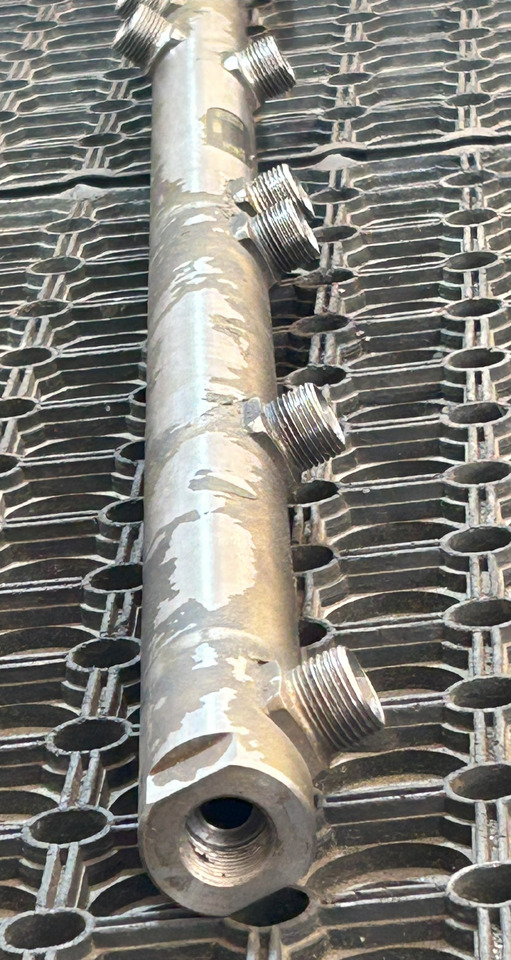 MERCEDES-BENZ Commonrail pressure pipe ACTROS MP4 - Système de carburant pour Camion: photos 5 MERCEDES-BENZ Commonrail pressure pipe ACTROS MP4 - Système de carburant pour Camion: photos 5
