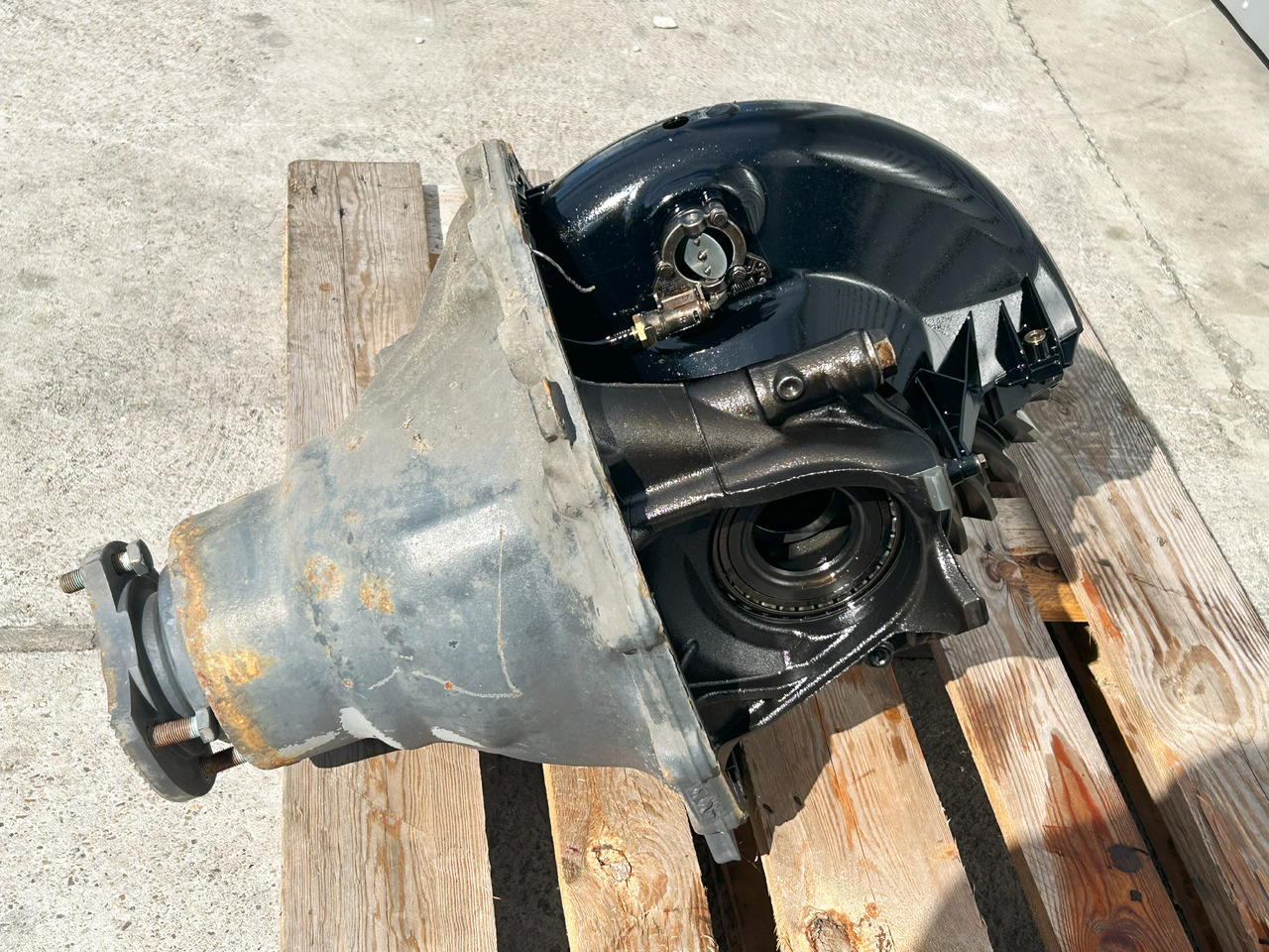 MERCEDES-BENZ DIFFERENTIAL WITH THROTTLE ACTROS MP4 R440-13 2,533 - Essieu arrière pour Camion: photos 1 MERCEDES-BENZ DIFFERENTIAL WITH THROTTLE ACTROS MP4 R440-13 2,533 - Essieu arrière pour Camion: photos 1
