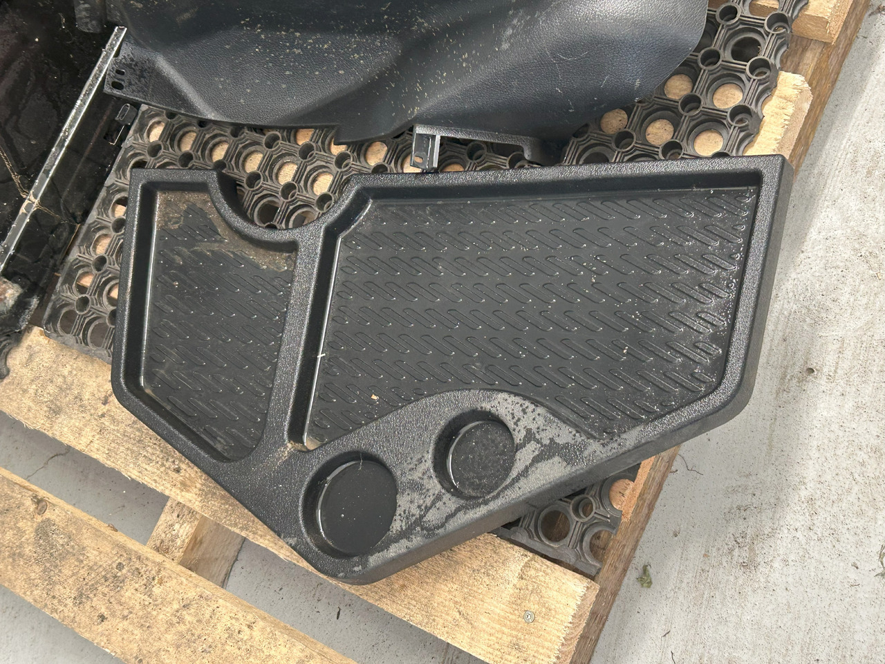 MERCEDES-BENZ KOMPLETNA PRZEKŁADKA WNĘTRZA - DESKA KONSOLA DO ANGLIKA MERCEDES AROCS MP4 - Cabine: photos 3 MERCEDES-BENZ KOMPLETNA PRZEKŁADKA WNĘTRZA - DESKA KONSOLA DO ANGLIKA MERCEDES AROCS MP4 - Cabine: photos 3