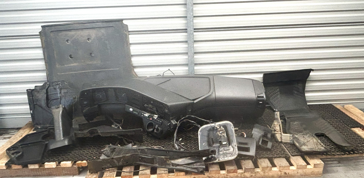 MERCEDES-BENZ KOMPLETNA PRZEKŁADKA WNĘTRZA - DESKA KONSOLA DO ANGLIKA MERCEDES AROCS MP4 - Cabine: photos 1 MERCEDES-BENZ KOMPLETNA PRZEKŁADKA WNĘTRZA - DESKA KONSOLA DO ANGLIKA MERCEDES AROCS MP4 - Cabine: photos 1