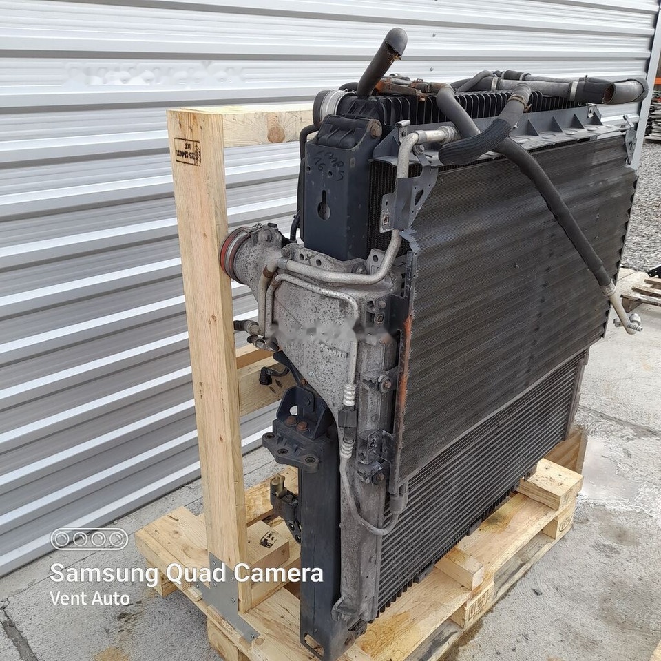 Mercedes-Benz ACTROS MP4 A9605000002 / A9605002501 Mercedes-Benz A9605000002 / A9605002501 - Condenseur pour Camion: photos 2 Mercedes-Benz ACTROS MP4 A9605000002 / A9605002501 Mercedes-Benz A9605000002 / A9605002501 - Condenseur pour Camion: photos 2