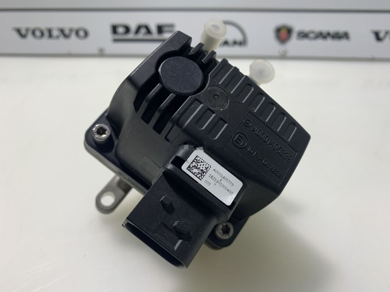 Mercedes-Benz ACTROS MP4 injector 0001405339 Mercedes-Benz ACTROS truck - Système d'échappement pour Camion: photos 2 Mercedes-Benz ACTROS MP4 injector 0001405339 Mercedes-Benz ACTROS truck - Système d'échappement pour Camion: photos 2