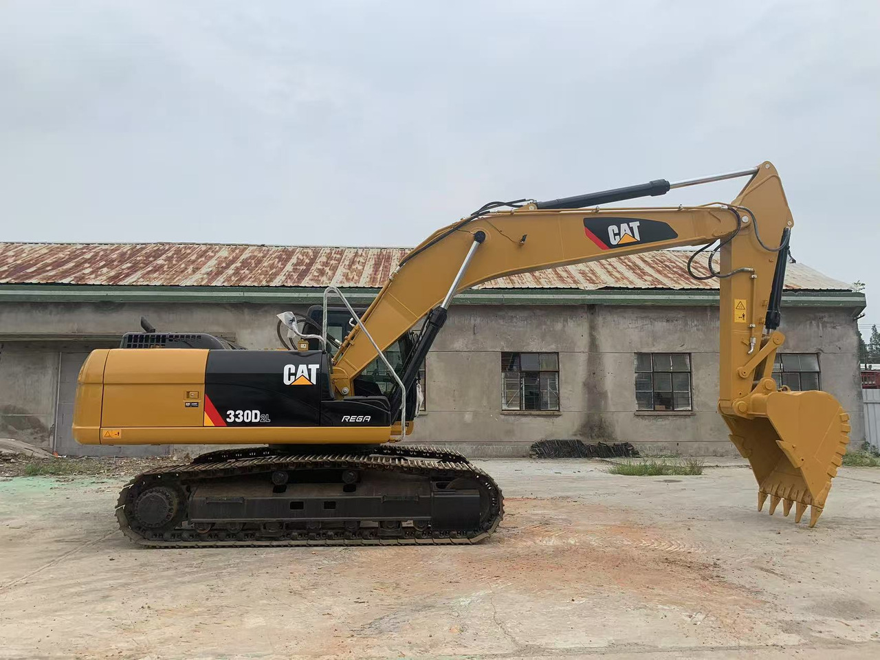 Caterpillar 330C, 330D Excavator 30 ton Japan Origin Mining Machine - Pelle sur chenille: photos 1 Caterpillar 330C, 330D Excavator 30 ton Japan Origin Mining Machine - Pelle sur chenille: photos 1
