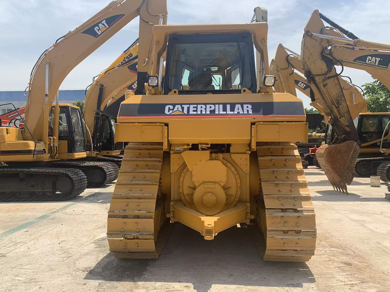 Caterpillar Tracked Tractor CAT D6R, D7R, D8R with Triangle Track - Bulldozer: photos 5 Caterpillar Tracked Tractor CAT D6R, D7R, D8R with Triangle Track - Bulldozer: photos 5