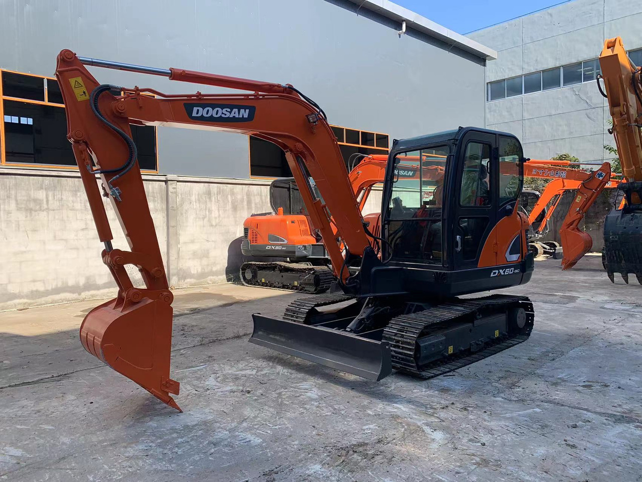 DOOSAN Mini Excavator Doosan DX60, DX55 - Pelle sur chenille: photos 4 DOOSAN Mini Excavator Doosan DX60, DX55 - Pelle sur chenille: photos 4