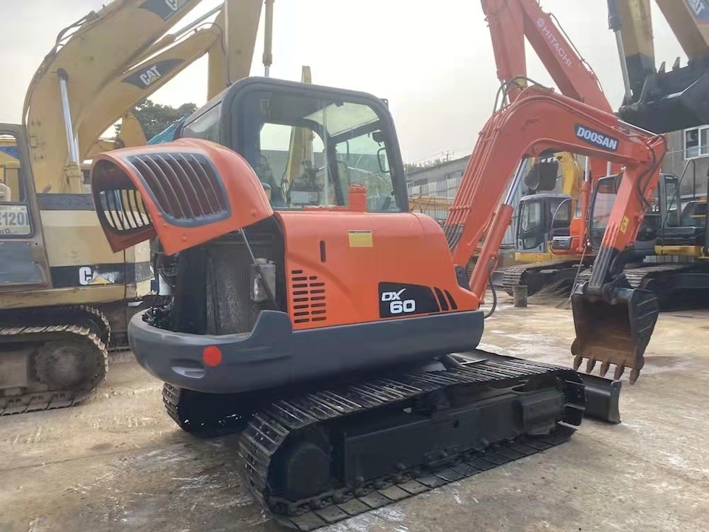 Doosan mini excavator 6 ton small digger Doosan DH60, DX60 - Mini pelle: photos 1 Doosan mini excavator 6 ton small digger Doosan DH60, DX60 - Mini pelle: photos 1