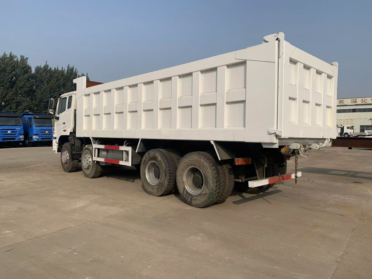 Howo Heavy-Duty 8x4 Howo Dump Truck 460HP/510HP 24.2T Payload 40T GVW ABS Brake - Camion benne: photos 3 Howo Heavy-Duty 8x4 Howo Dump Truck 460HP/510HP 24.2T Payload 40T GVW ABS Brake - Camion benne: photos 3